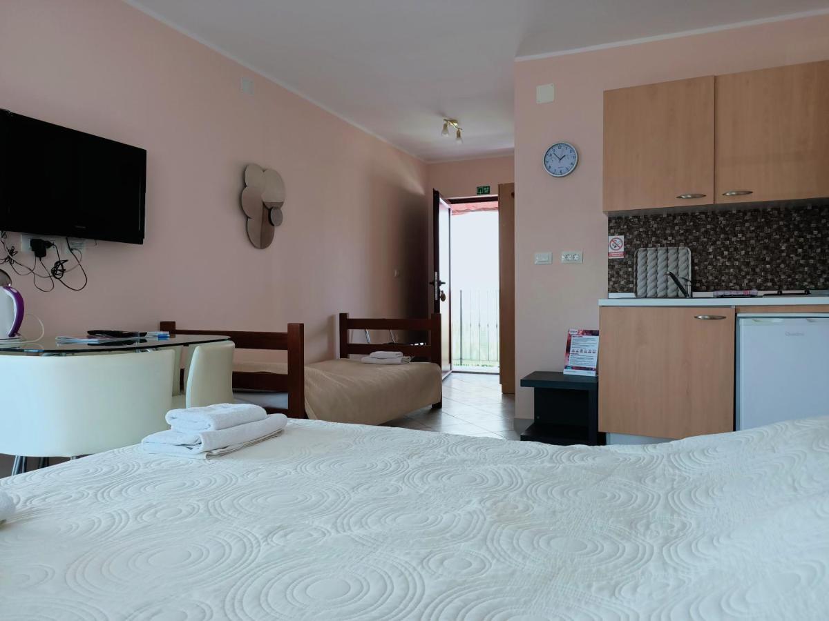 Aparthotel Viola Pjescana Uvala Exterior foto