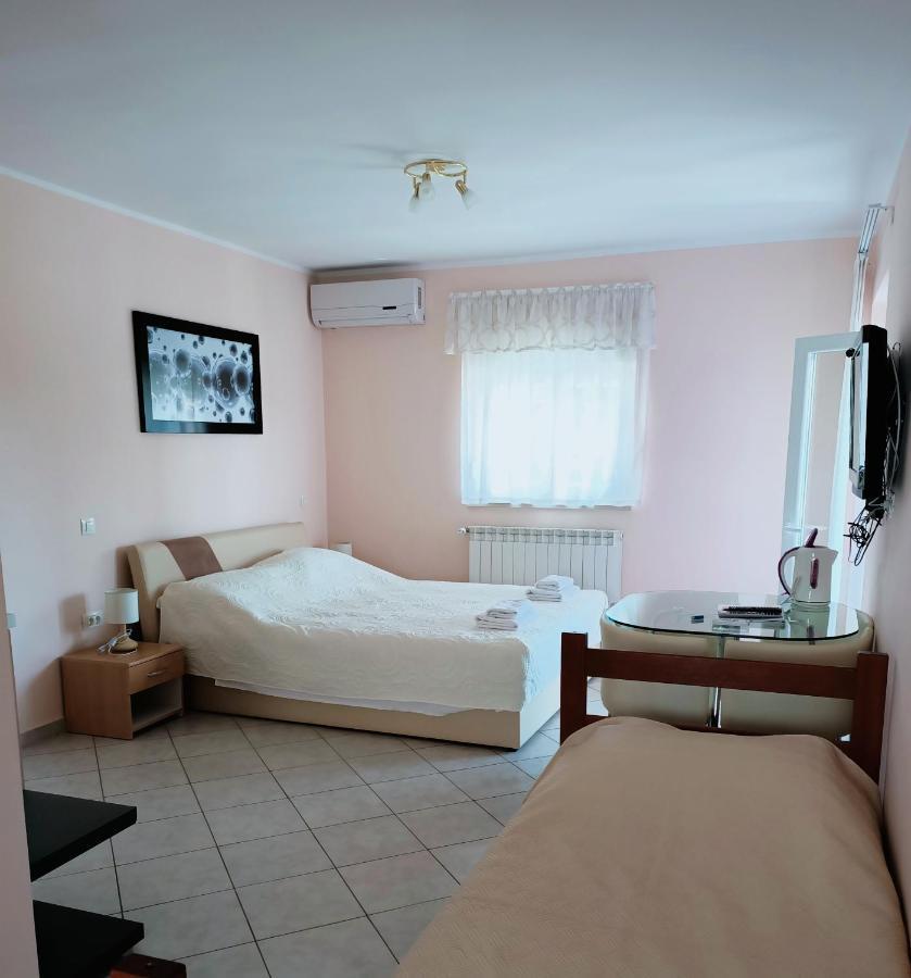 Aparthotel Viola Pjescana Uvala Exterior foto