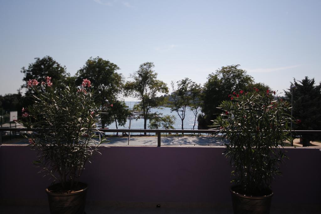 Aparthotel Viola Pjescana Uvala Exterior foto