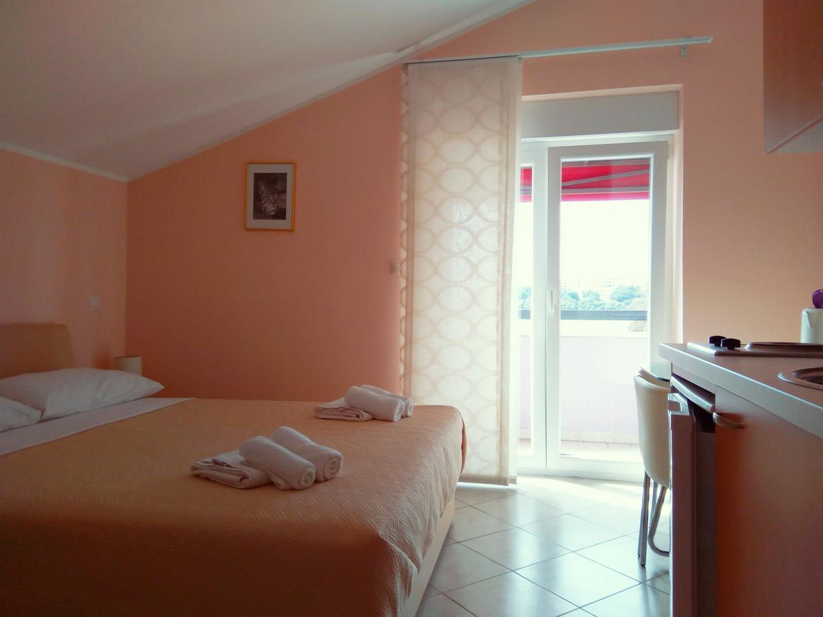 Aparthotel Viola Pjescana Uvala Exterior foto
