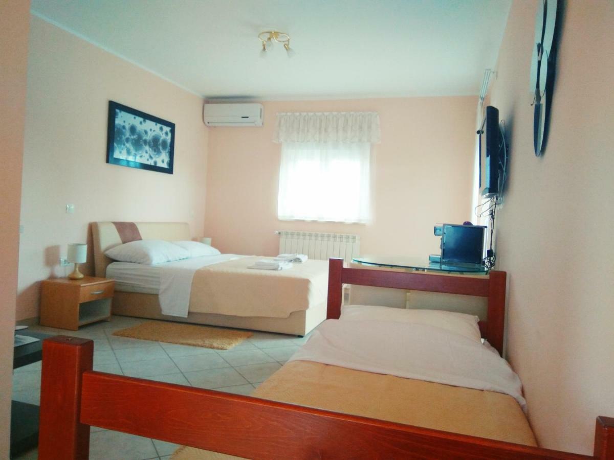 Aparthotel Viola Pjescana Uvala Exterior foto