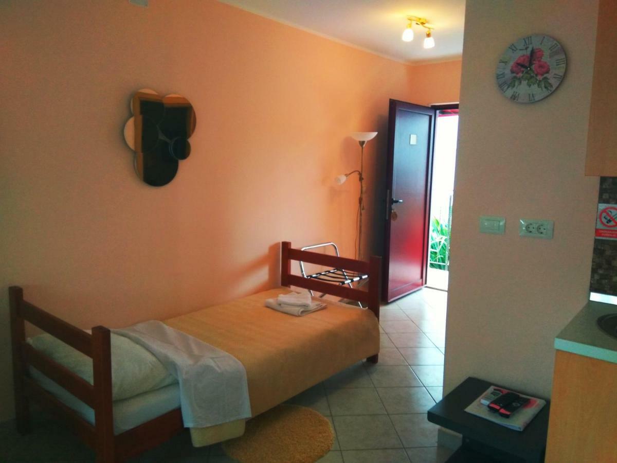 Aparthotel Viola Pjescana Uvala Exterior foto